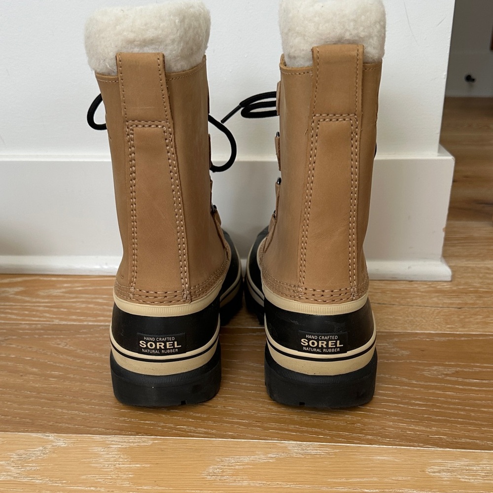 Sorel women’s caribou 9, NWOT - Picture 4 of 4